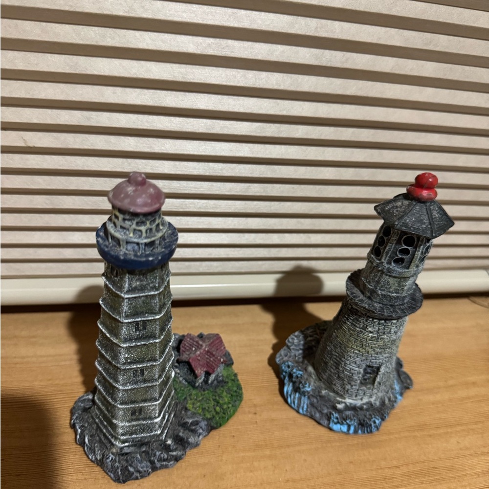 Set of 2 lighthouses